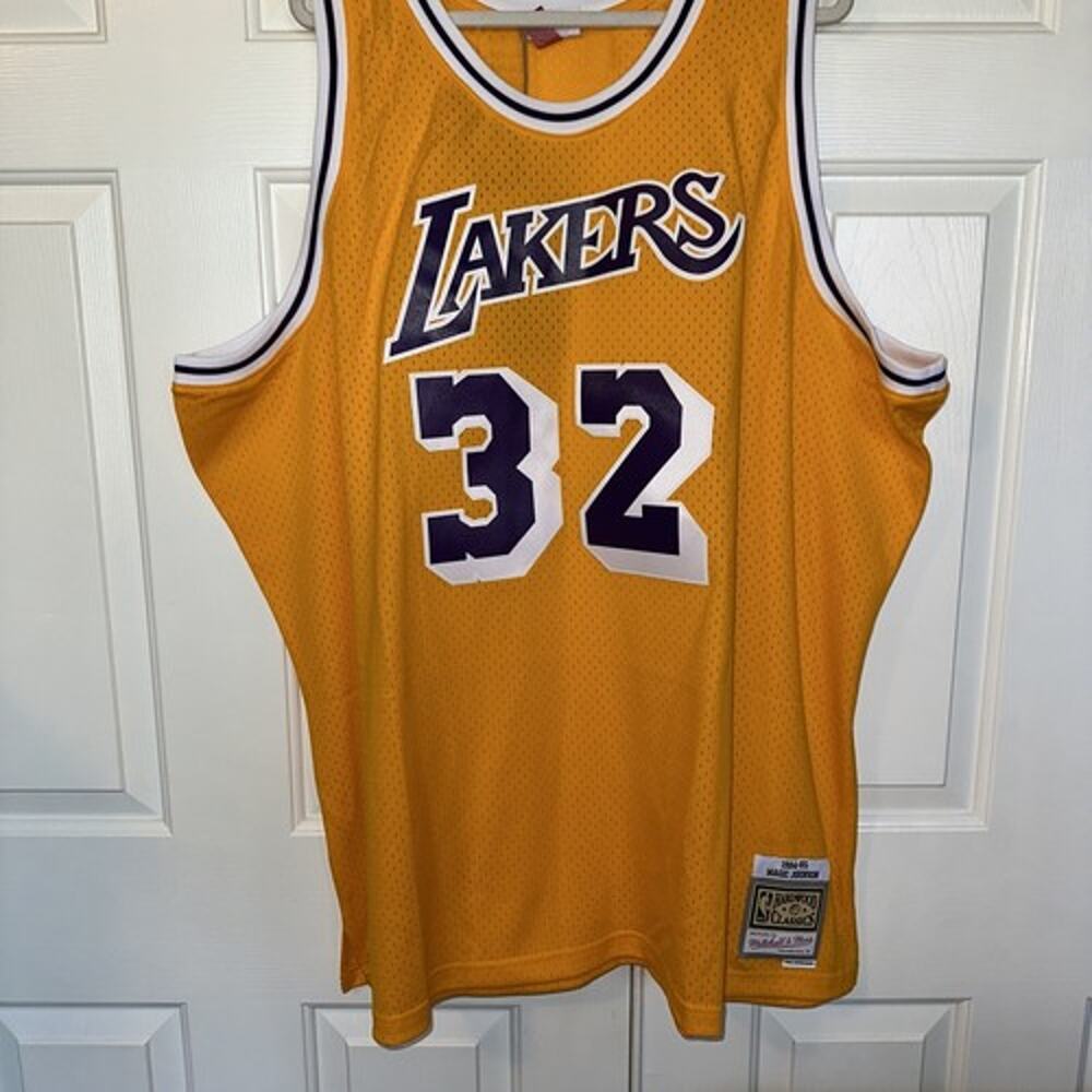 Mitchell & Ness NBA Swingman Jersey HWC 1984-1985 Magic Johnson Gold 5XL